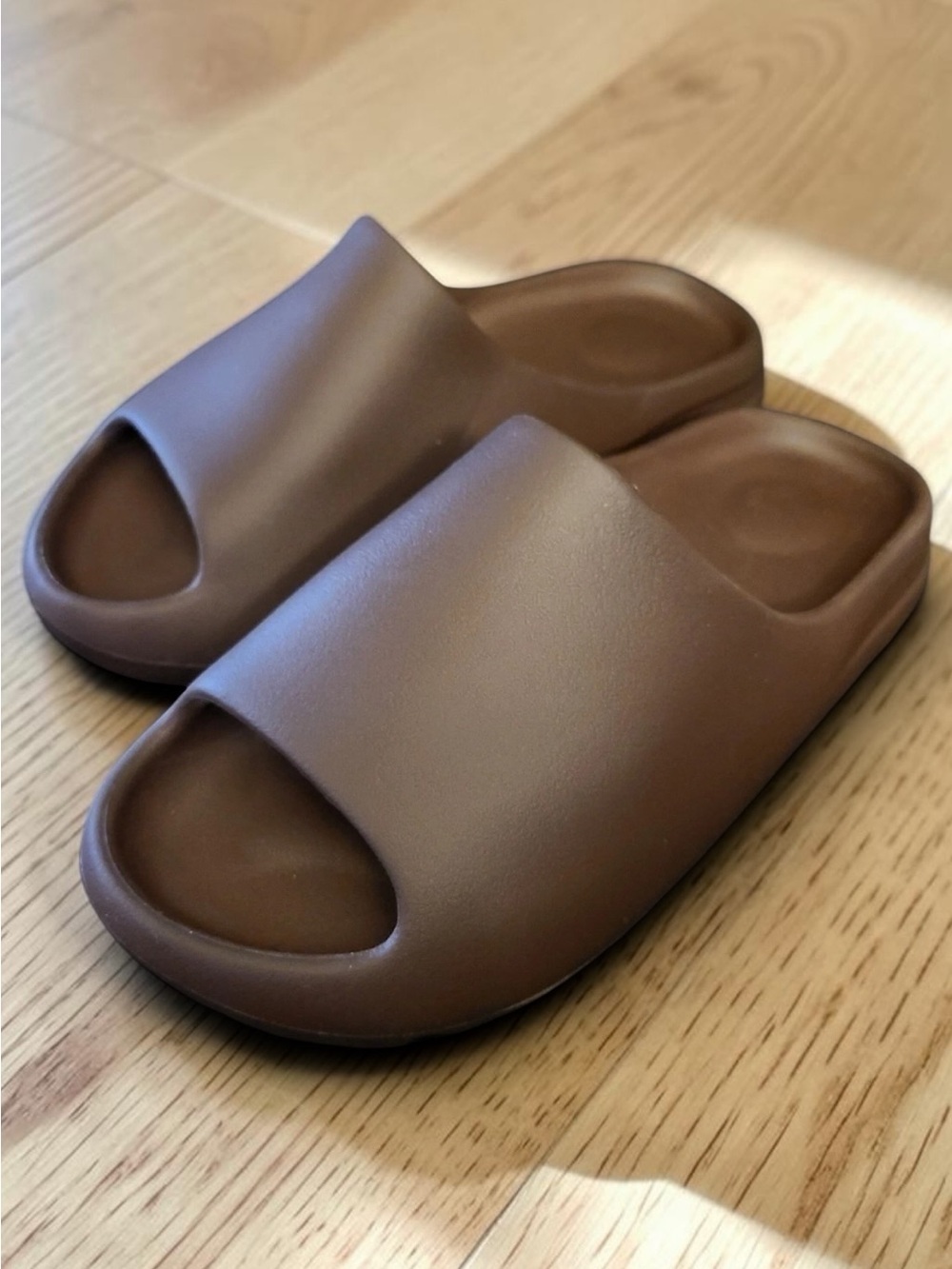 YS-01 Slides – Fudge – Brand New - sizes 5-16 - Picture 2 of 8
